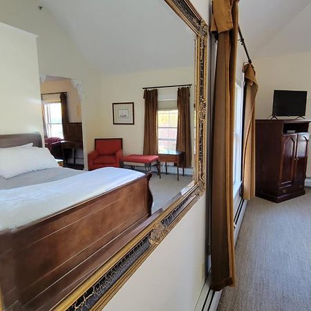 The Elizabeth Inn And Restaurant Bethel Room photo