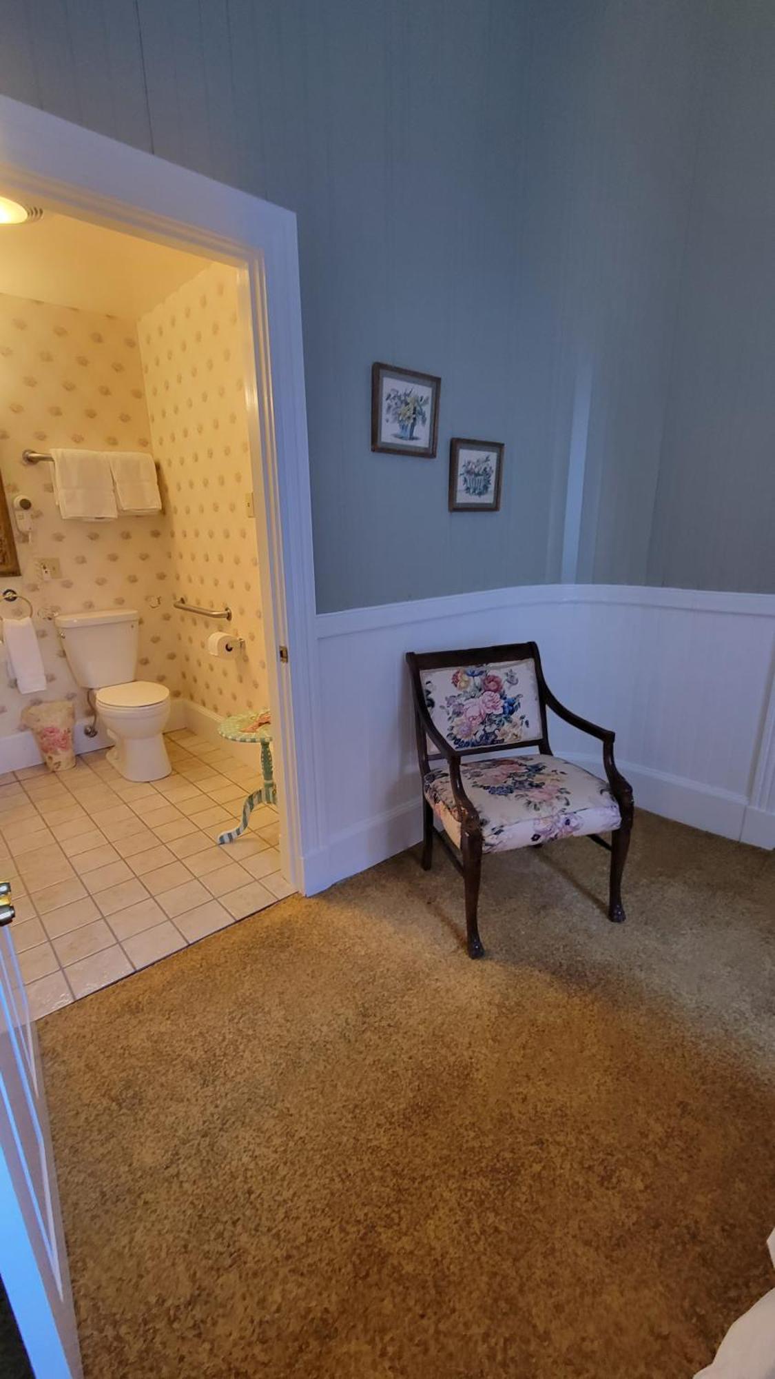 The Elizabeth Inn And Restaurant Bethel Room photo