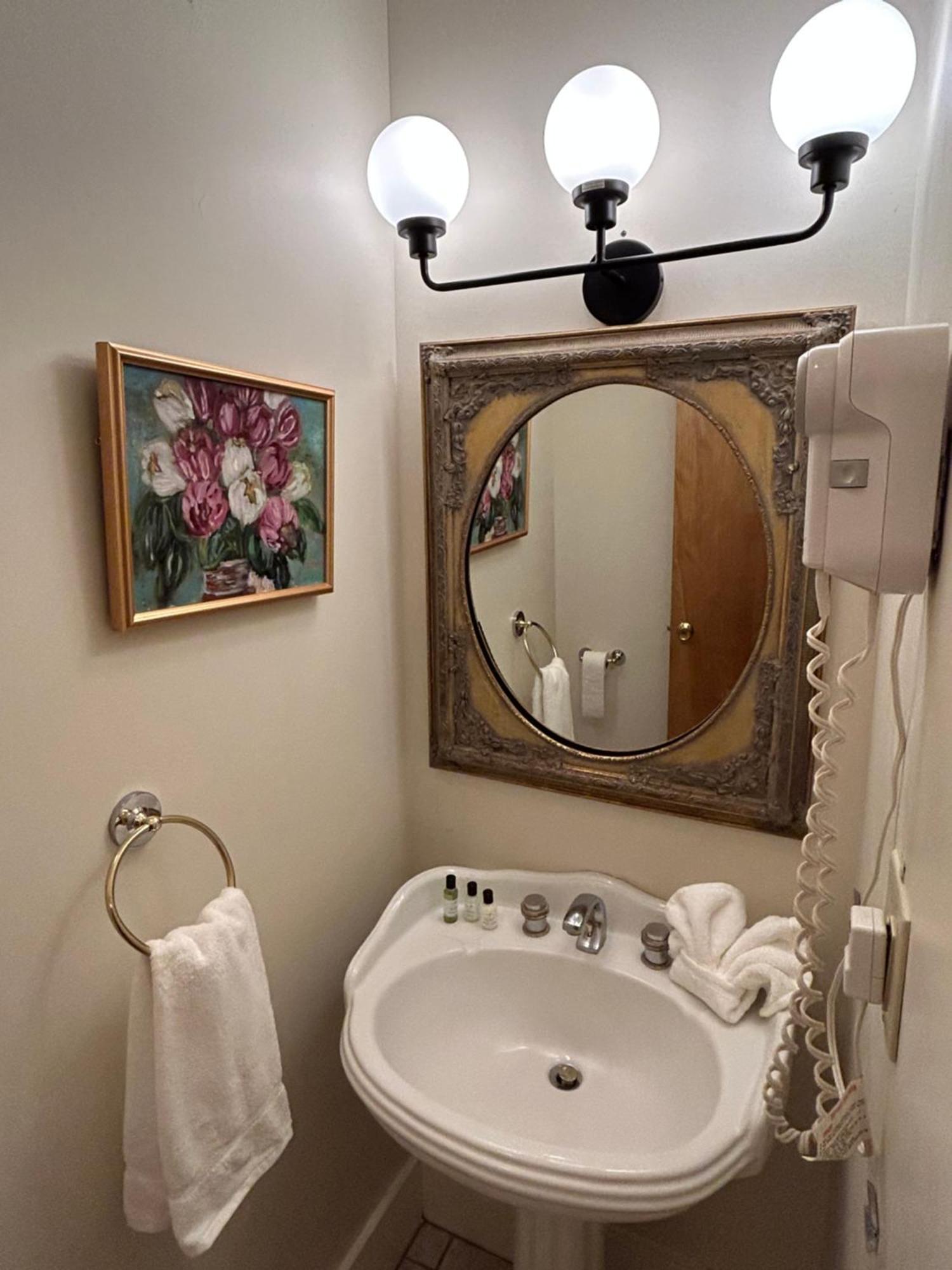 The Elizabeth Inn And Restaurant Bethel Room photo
