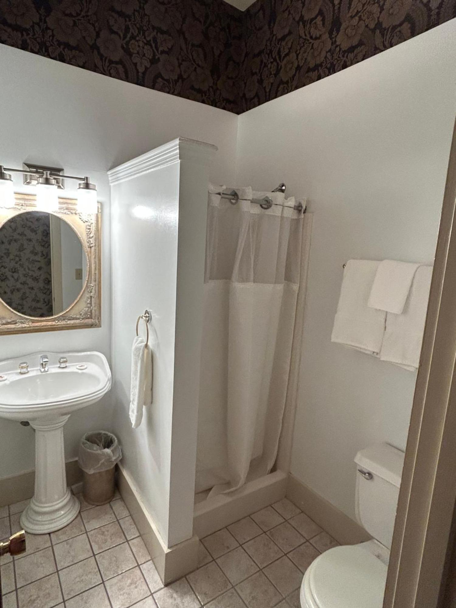 The Elizabeth Inn And Restaurant Bethel Room photo